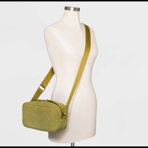 Universal Thread Camera Crossbody Bag - Picture 2 of 4
